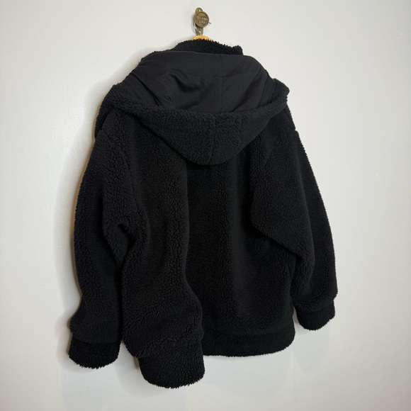ALO Yoga Norte Black Faux Sherpa Jacket Coat Size Medium Revolve - Picture 13 of 14